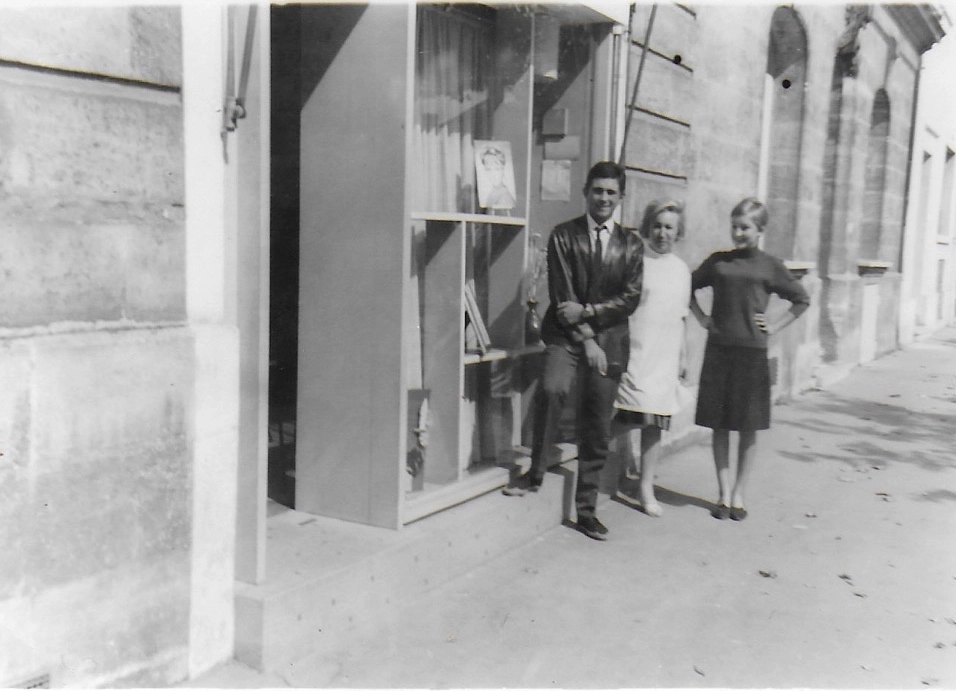 Claude devant le salon dans les années 60